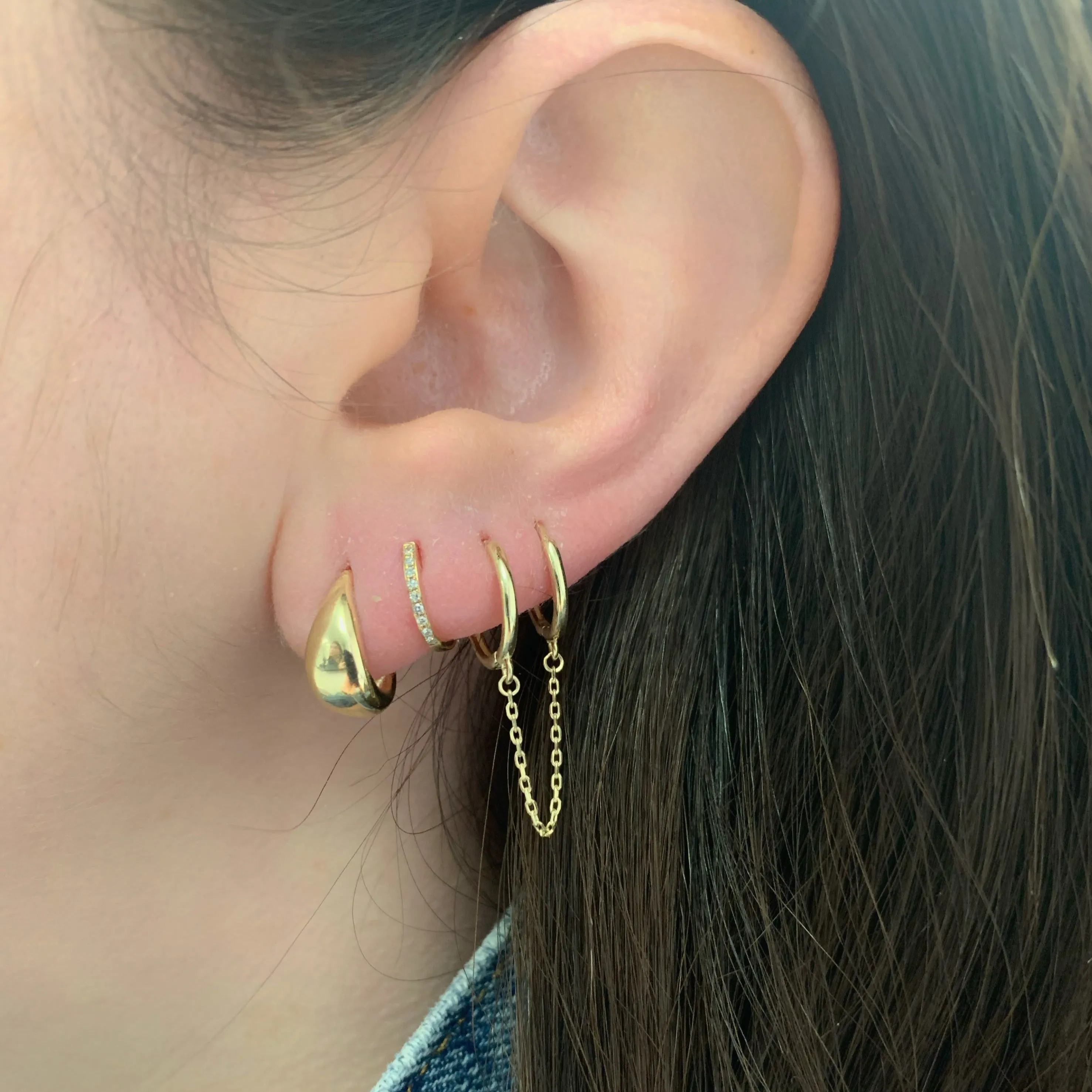 Single 10K Gold Chain Huggie Earring